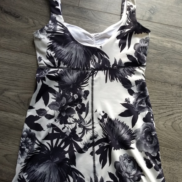 EUC Lululemon Tank - Picture 2 of 4